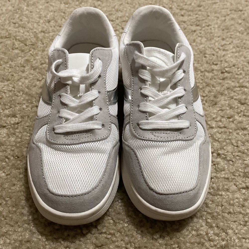 Sneakers - Picture 2 of 5